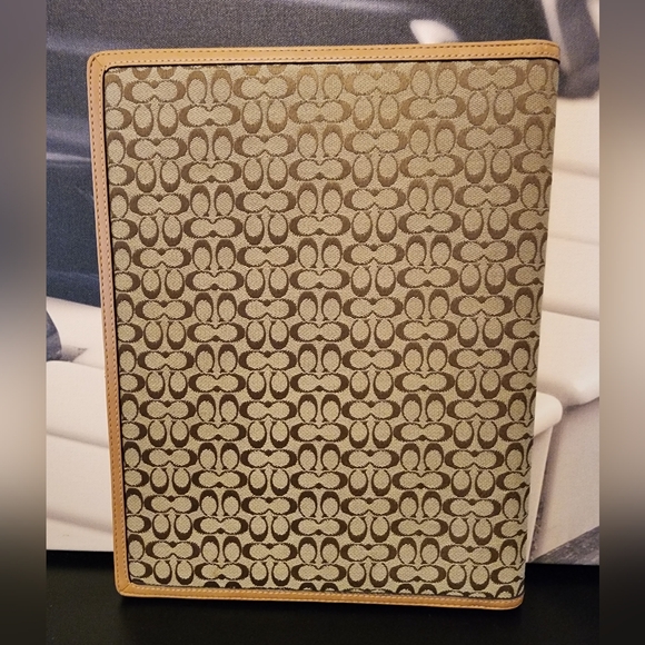 GUC COACH Signature Portfolio 70299 Retail $158 - Picture 2 of 6